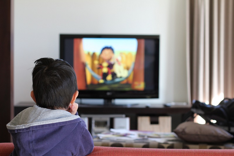 Как телевизор влияет на грудного ребенка?