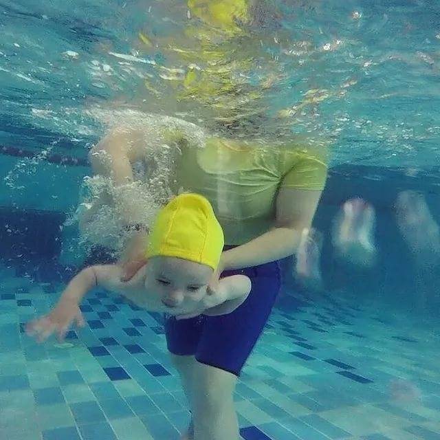 Как научить ребенка плавать: лучшие упражнения для детей возраста от 3 до 8 лет