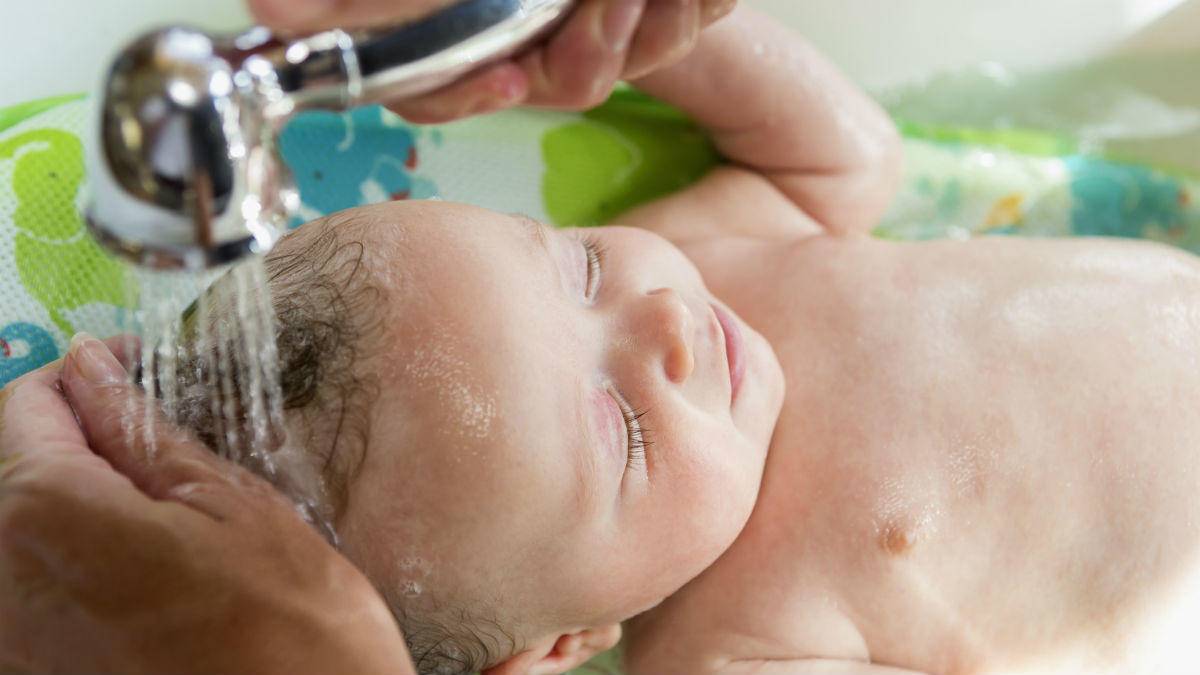 Волосы новорожденного: как за ними ухаживать?
