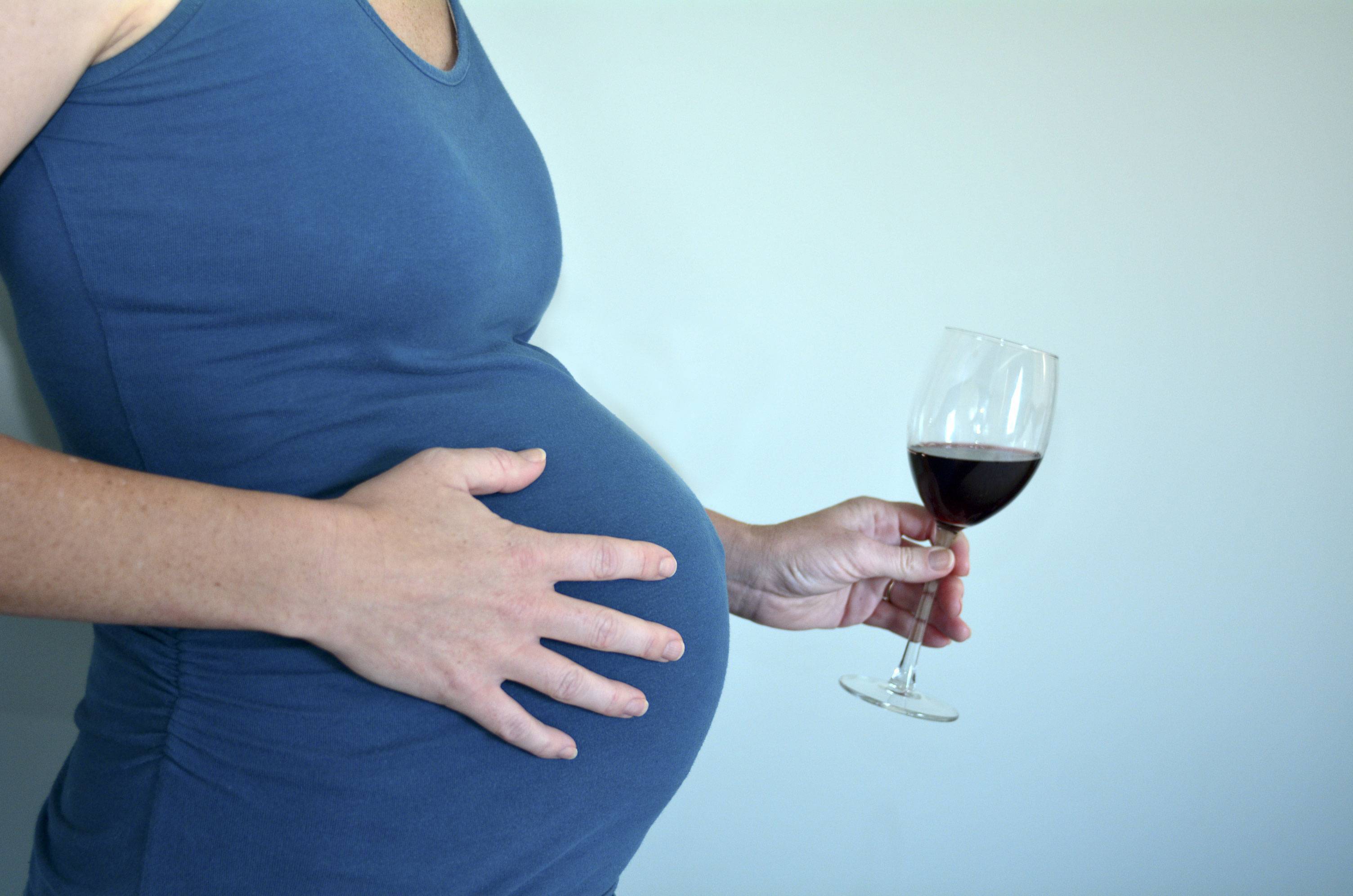 Вреден ли алкоголь при беременности?