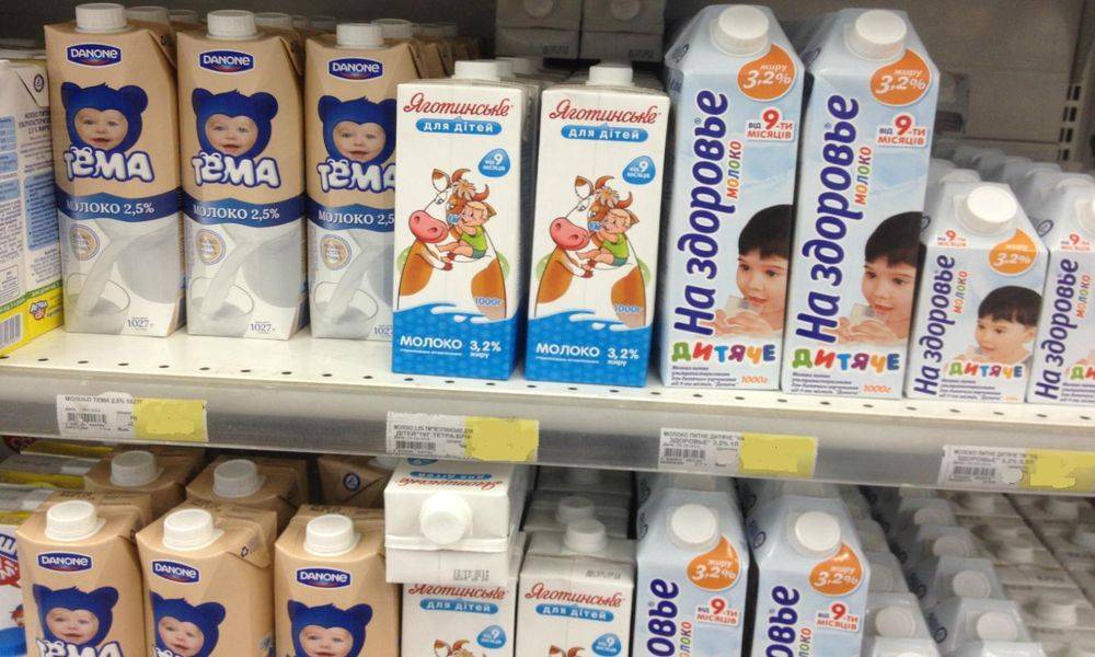 Можно ли давать ребенку коровье молоко. Детское молоко. Молочная продукция для детей. Кисломолочная продукция для детей. Молоко для детей до года.