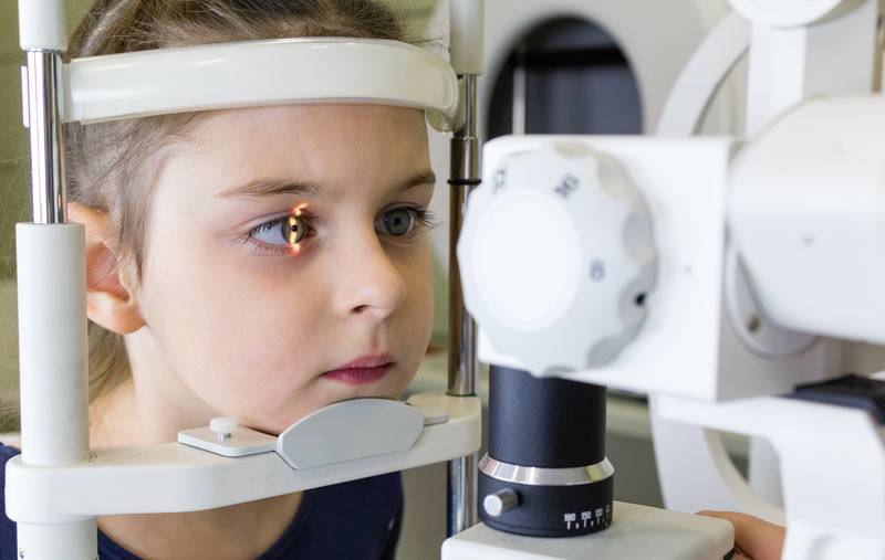 Резкое снижение остроты зрения у ребенка: признаки, что делать