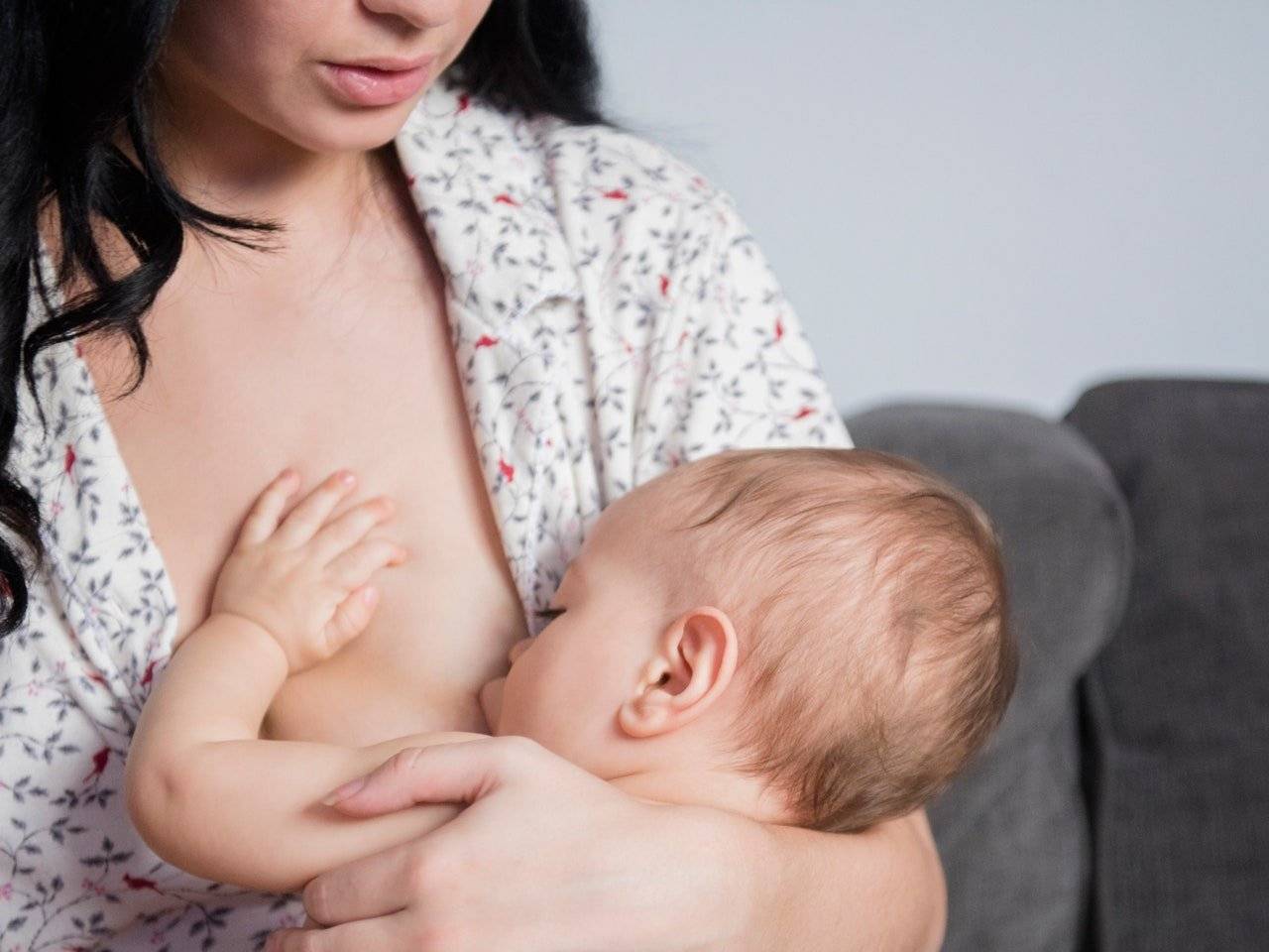 Как правильно кормить ребенка грудью | статьи - similac