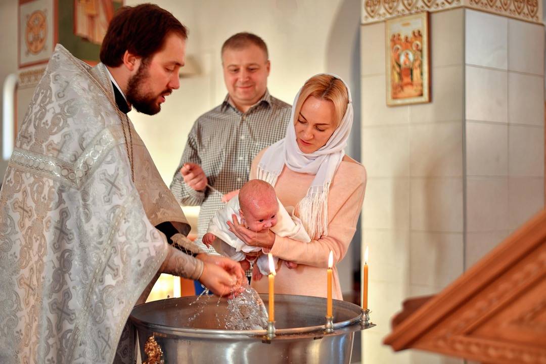 Крещение ребенка: что нужно, знать, правила, приметы и особенности обряда