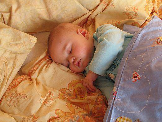 Почему ребенок плохо спит ночью?