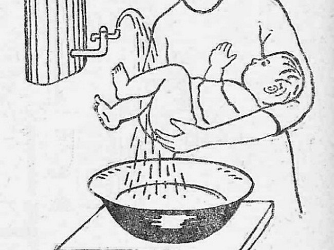 Как подмывать новорожденных девочку и мальчика – инструкция. правила ухода за младенцем