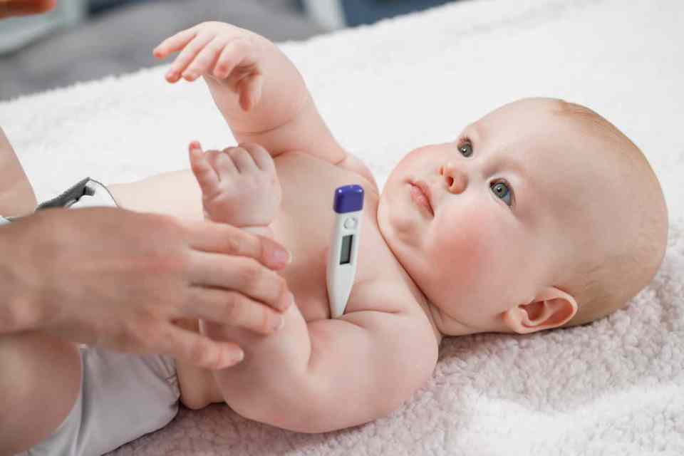 Как измерить температуру новорожденному: 3 способа