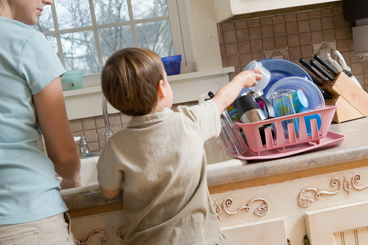 Все подростки должны помогать по дому. почему ребенок должен помогать с домашними делами? чистоплотность: врождённое или приобретённое