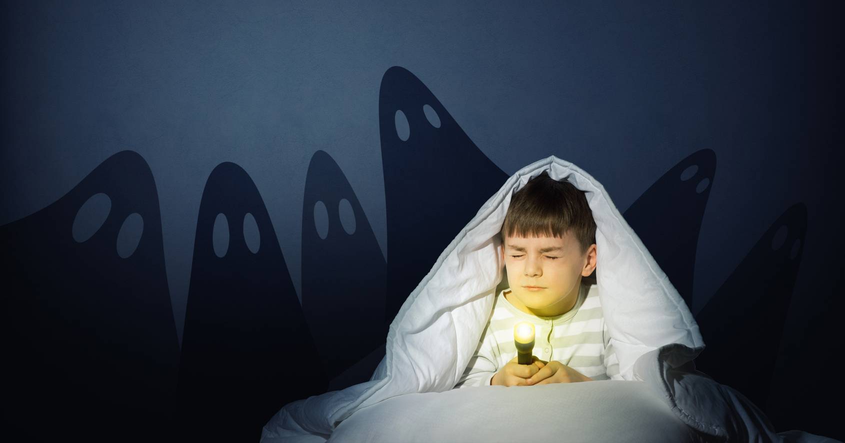 Ребенок боится темноты: что делать, советы психолога, как помочь